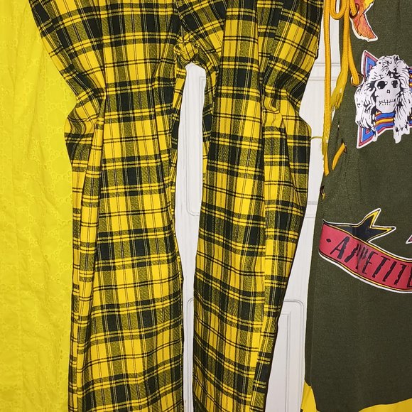 Three pieces of clothing - Picture 2 of 4